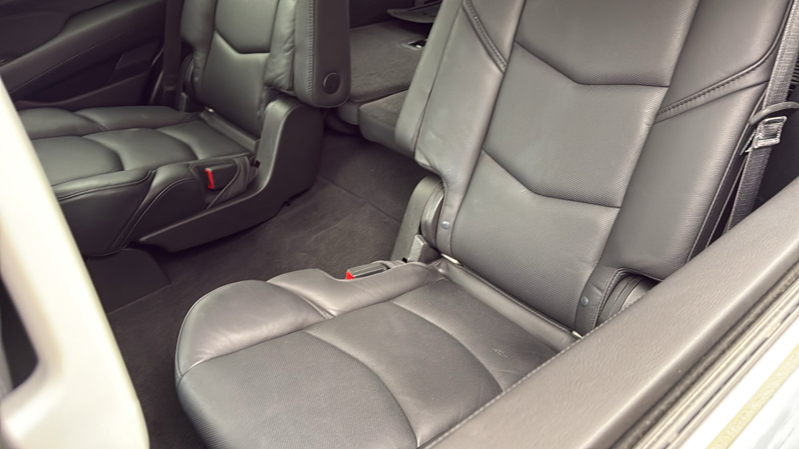 Used 2018 Cadillac Escalade Luxury image 30