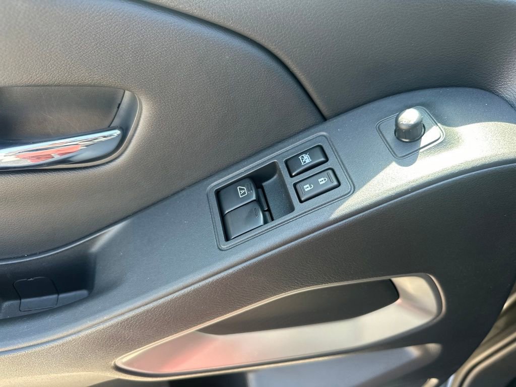 Used 2025 Nissan Frontier SV image 45