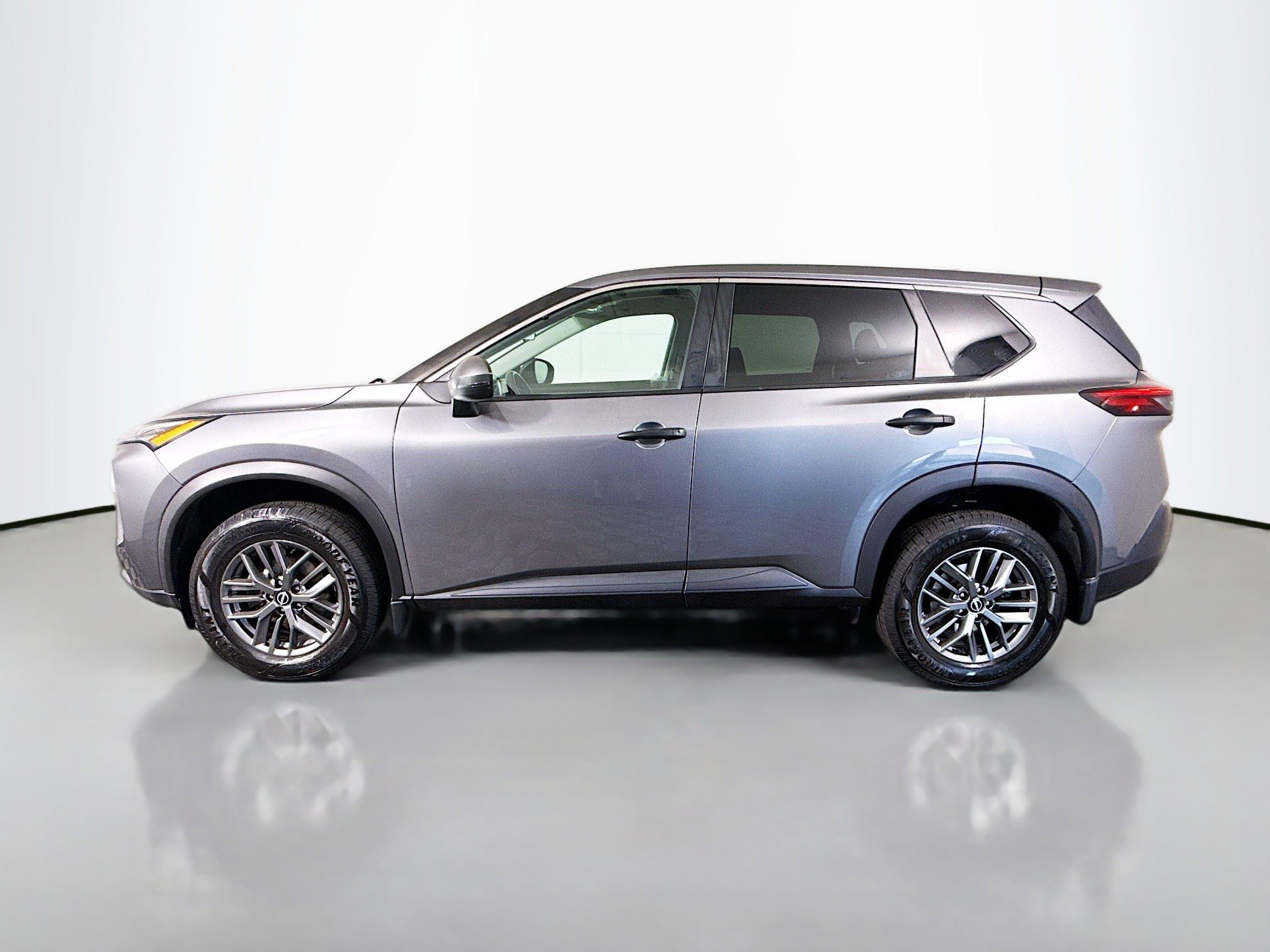 Used 2022 Nissan Rogue S AWD/4WD image 6