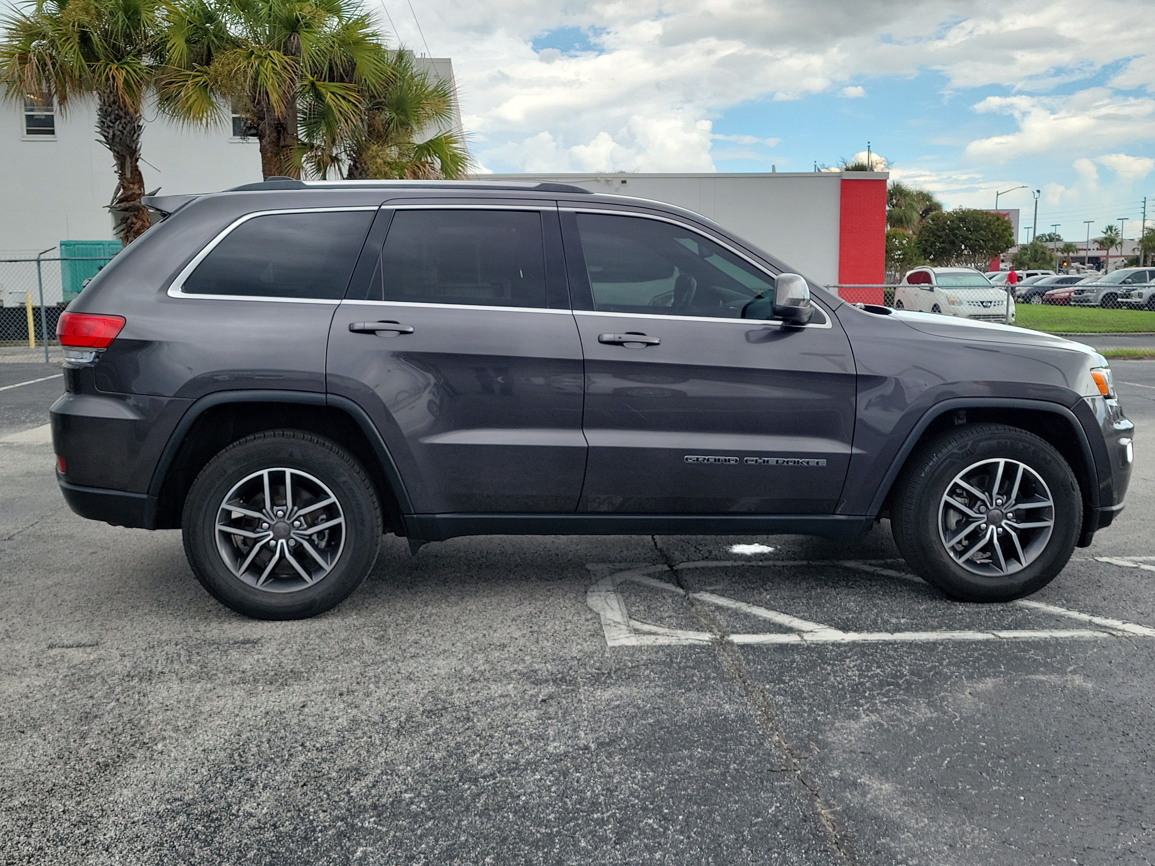 Used 2019 Jeep Grand Cherokee Laredo w/ Laredo X Package RWD image 8