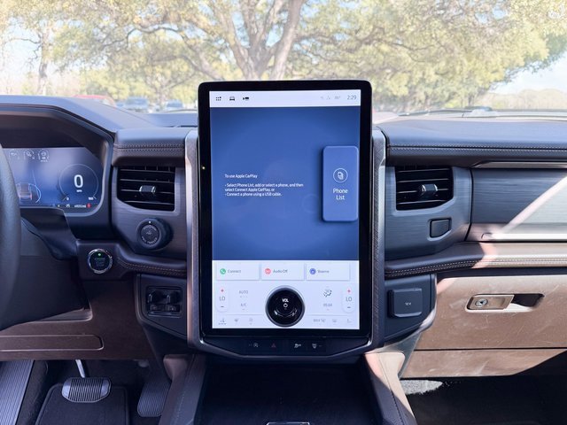 Used 2024 Ford Expedition King Ranch image 16