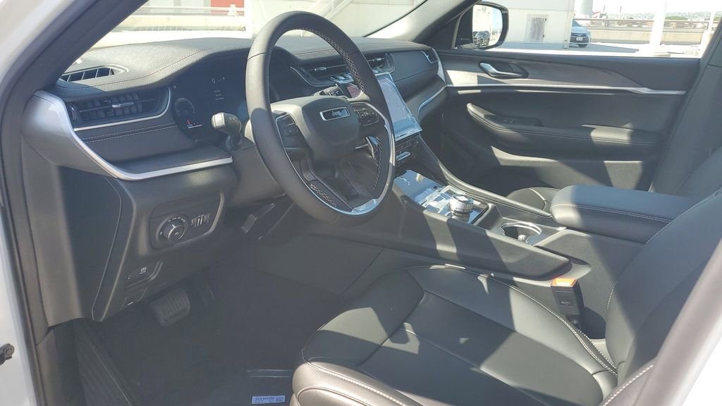 New 2025 Jeep Grand Cherokee L Limited w/ Black Appearance Package image 21