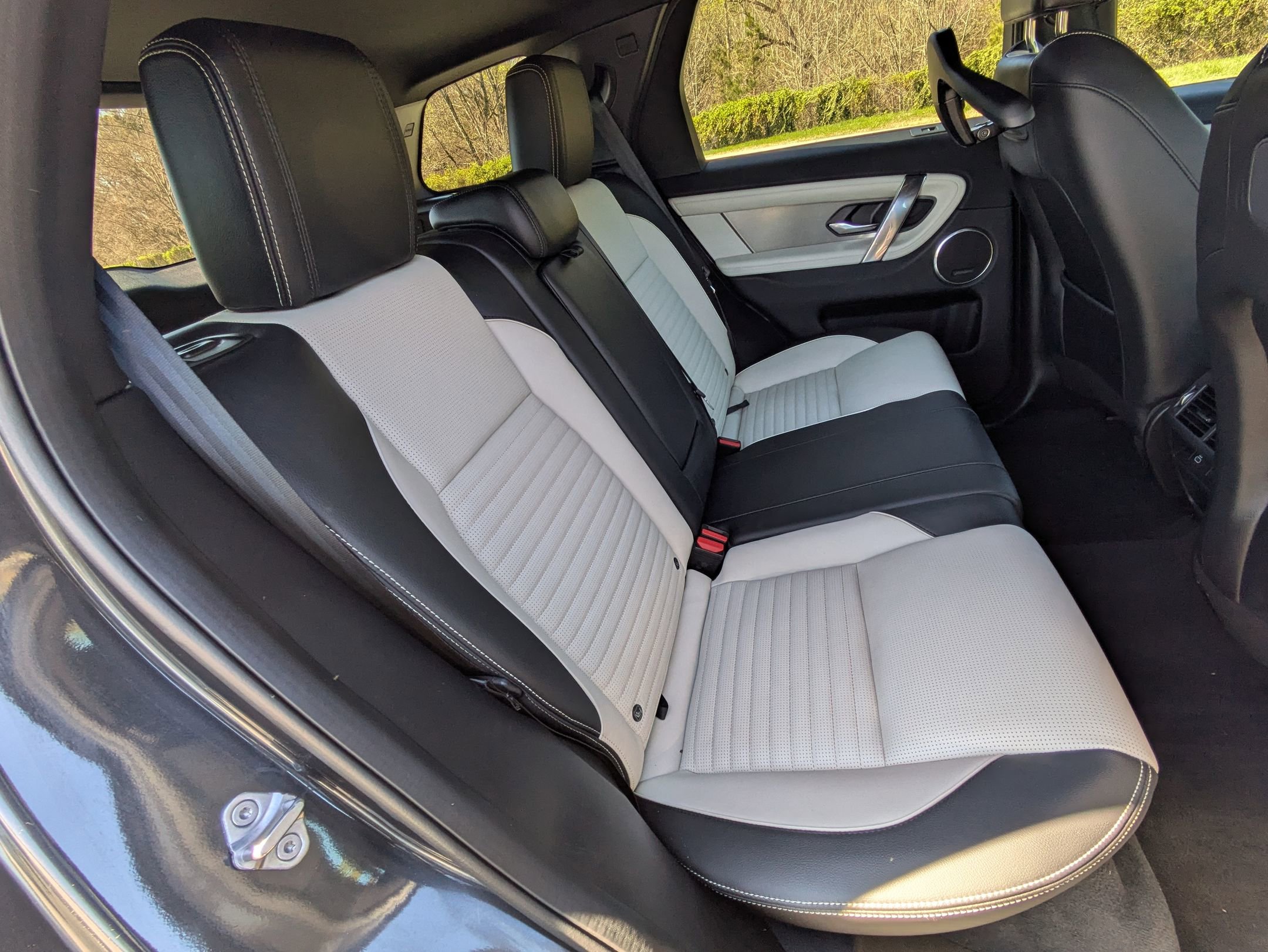 Certified 2025 Land Rover Discovery Sport Dynamic SE image 28