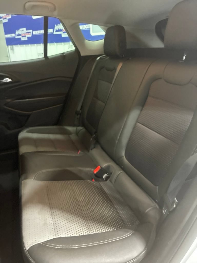 Used 2025 Chevrolet Trax LT FWD image 29
