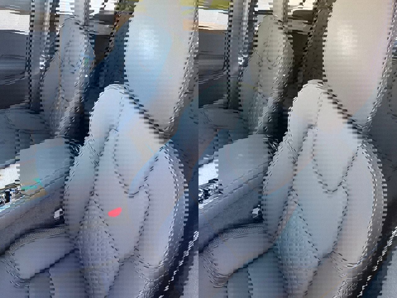 New 2026 Volvo XC90 B5 Plus w/ Protection Package Premier image 19