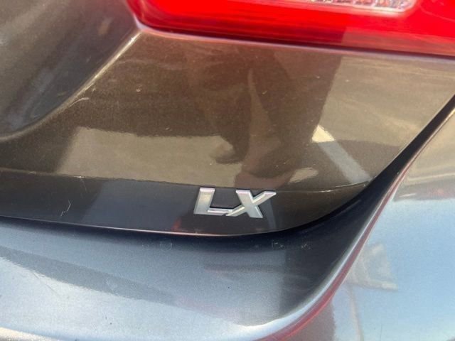 Used 2010 Kia Optima LX FWD image 4