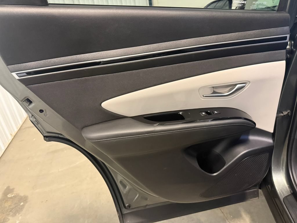 Certified 2023 Hyundai Tucson Limited AWD/4WD image 27