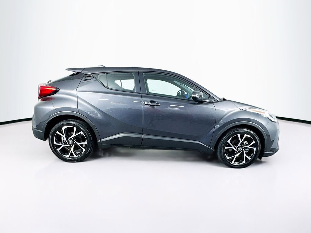 Used 2022 Toyota C-HR XLE image 11