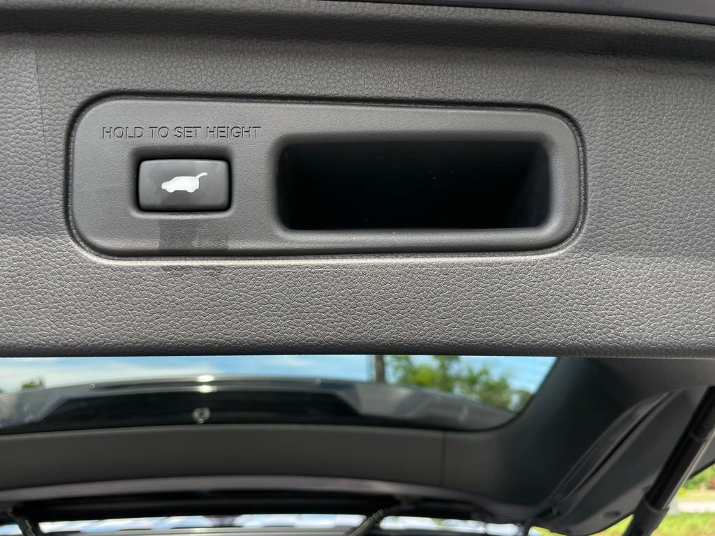 Used 2025 Honda Pilot Black Edition image 46