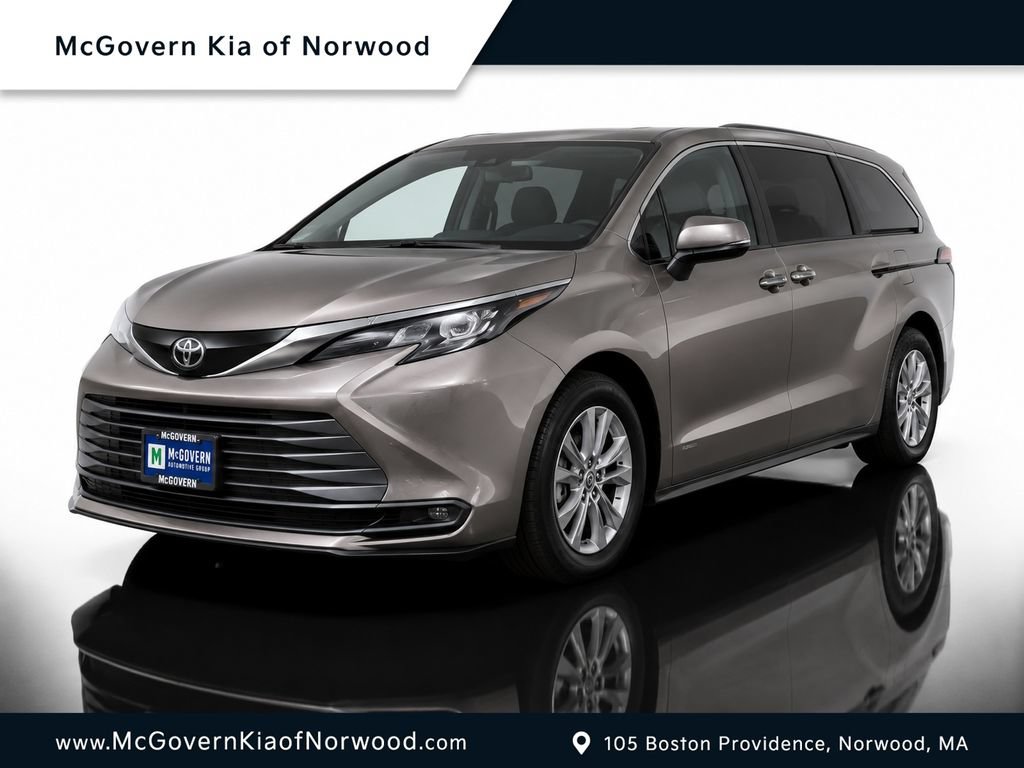 Used 2024 Toyota Sienna LE w/ LE Plus Package