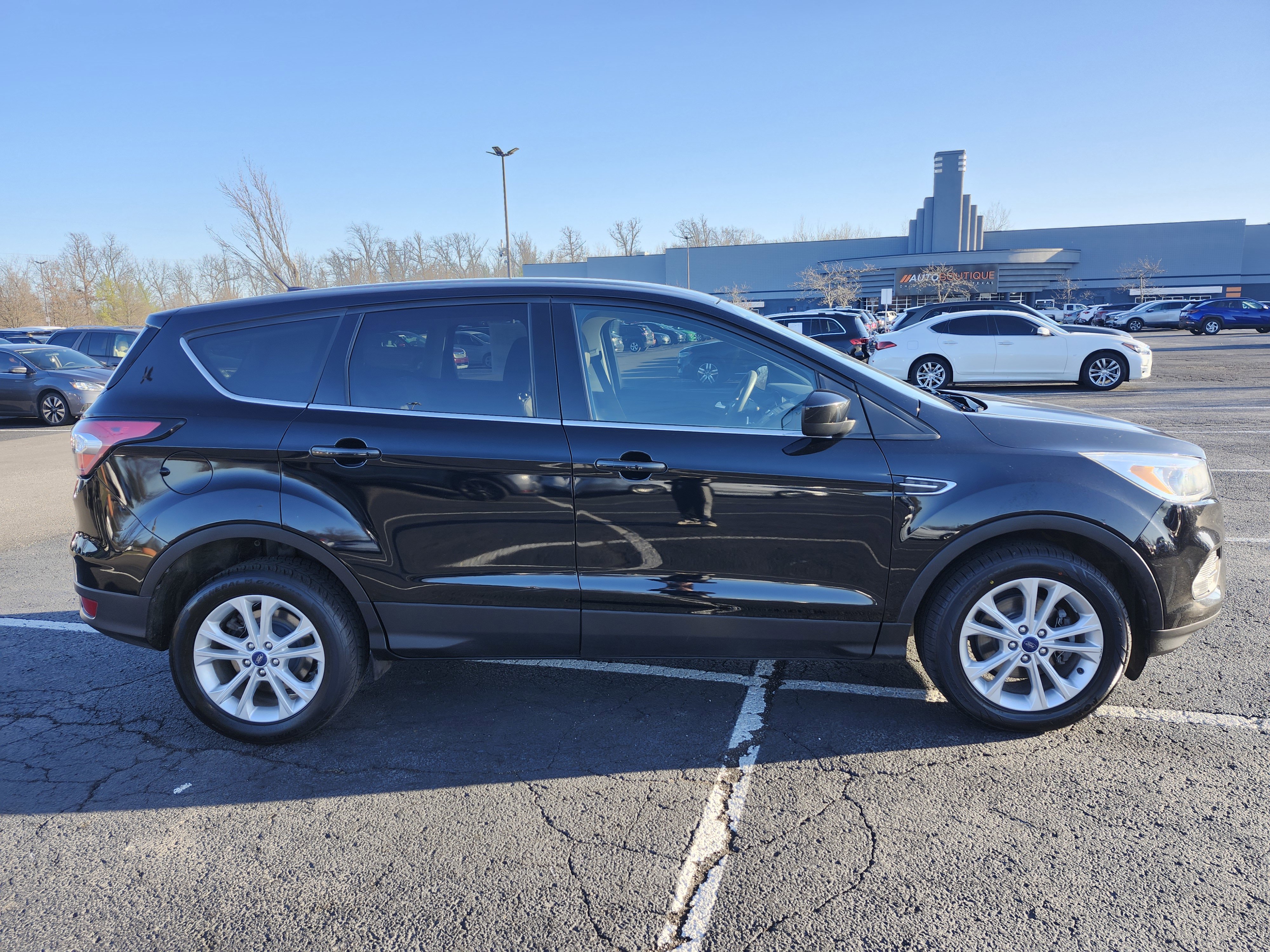 Used 2017 Ford Escape SE FWD image 16