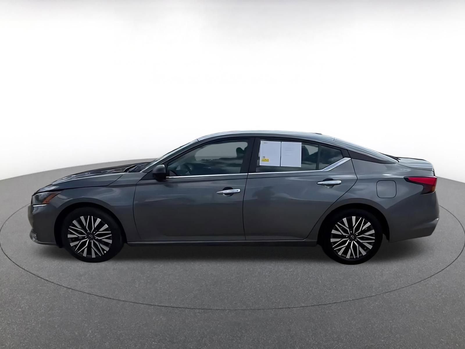 Used 2025 Nissan Altima 2.5 SV FWD image 9