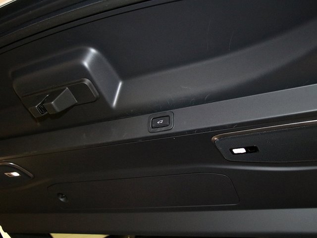 Used 2022 Land Rover Range Rover Long Wheelbase SE image 35