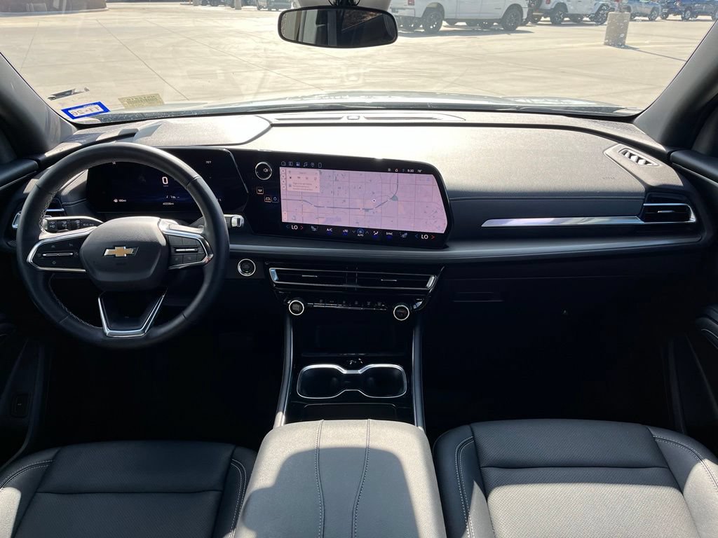 Used 2025 Chevrolet Traverse LT FWD image 14