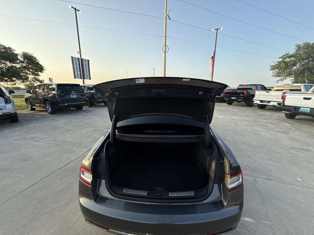 Used 2018 Lincoln Continental Reserve w/ Continental Climate Package FWD image 27