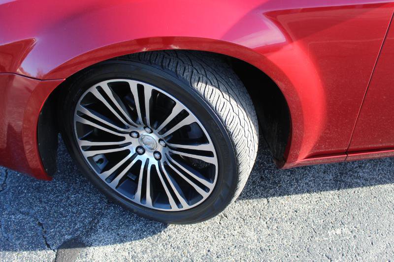 Used 2010 Chrysler 300 S image 16