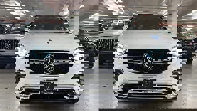 Used 2025 Mercedes-Benz GLA 250 4MATIC image 2