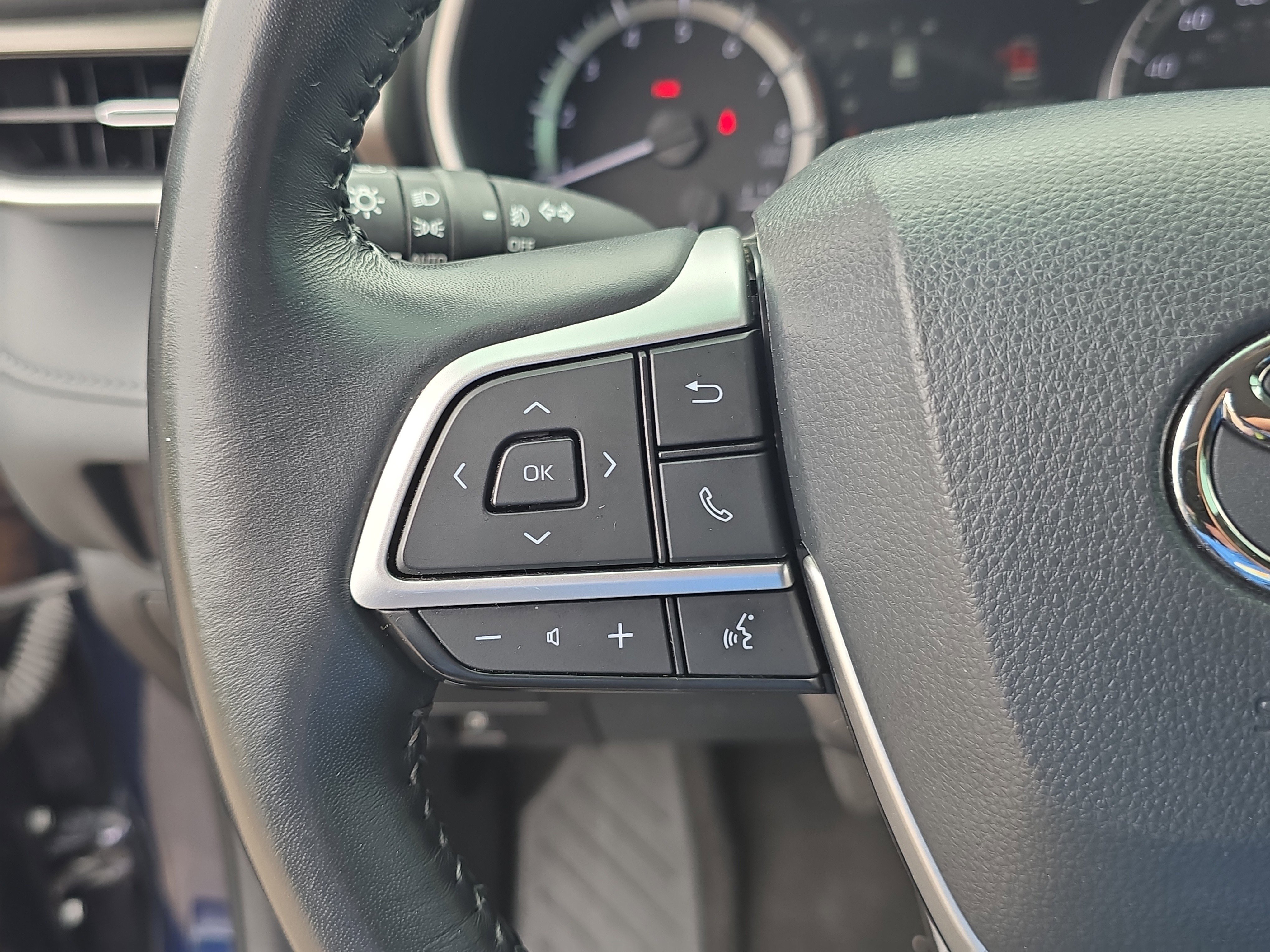 Used 2023 Toyota Highlander XLE AWD/4WD image 31