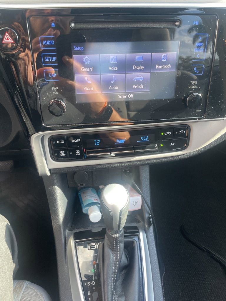 Used 2017 Toyota Corolla LE FWD image 3