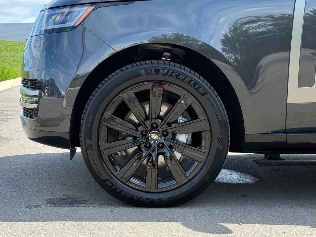 Certified 2025 Land Rover Range Rover Long Wheelbase SE AWD/4WD image 10
