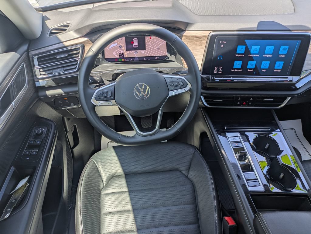 Used 2025 Volkswagen Atlas SEL AWD/4WD image 15