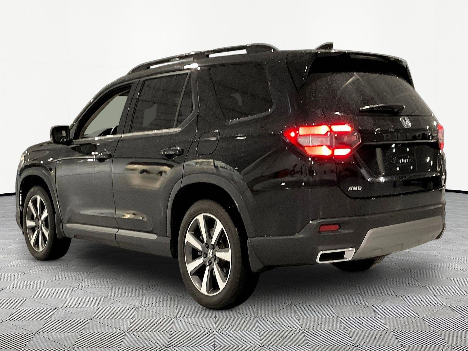 Used 2023 Honda Pilot Elite image 4