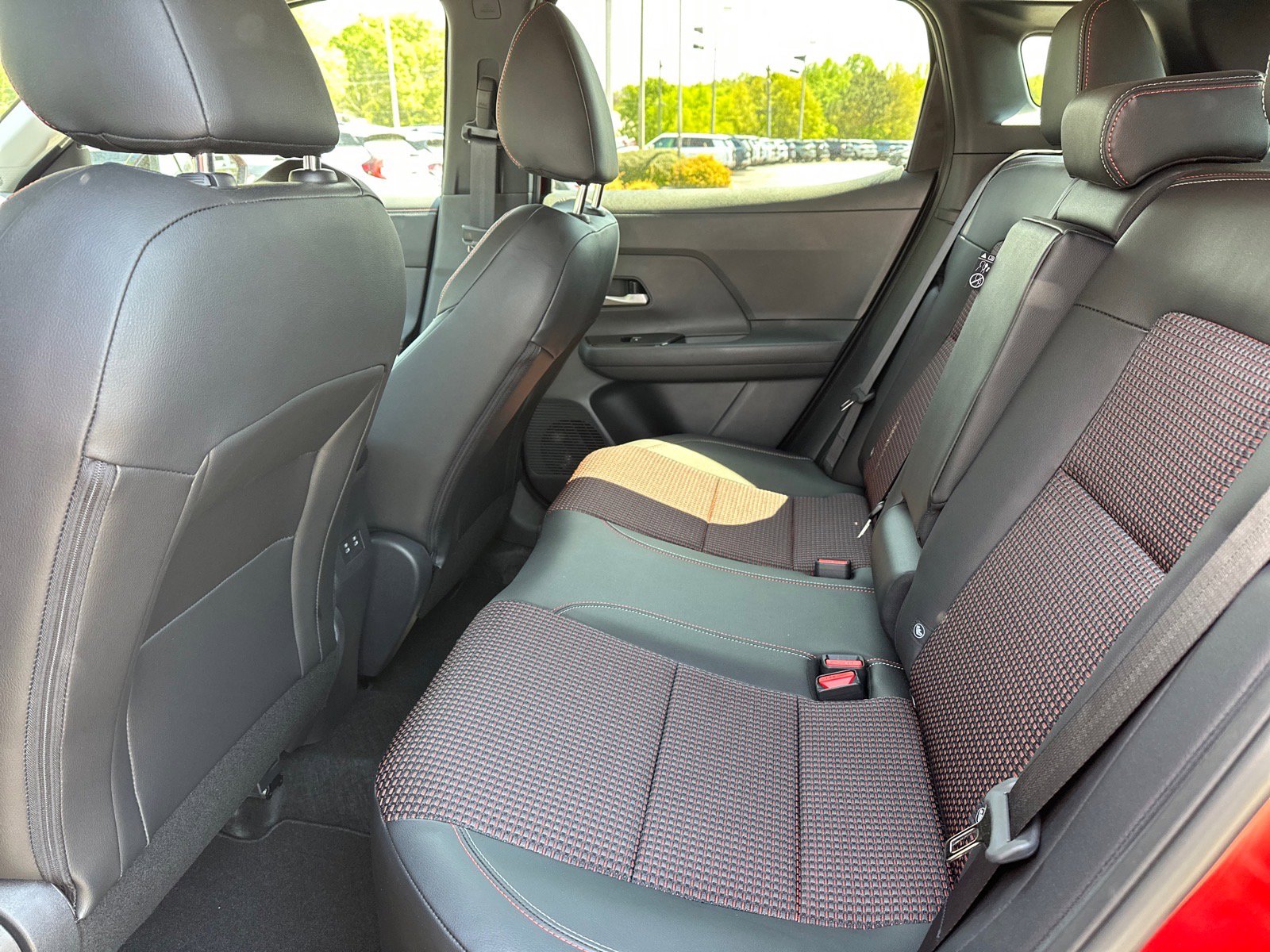 Used 2026 Nissan Kicks SR w/ Interior Electronics Package image 8