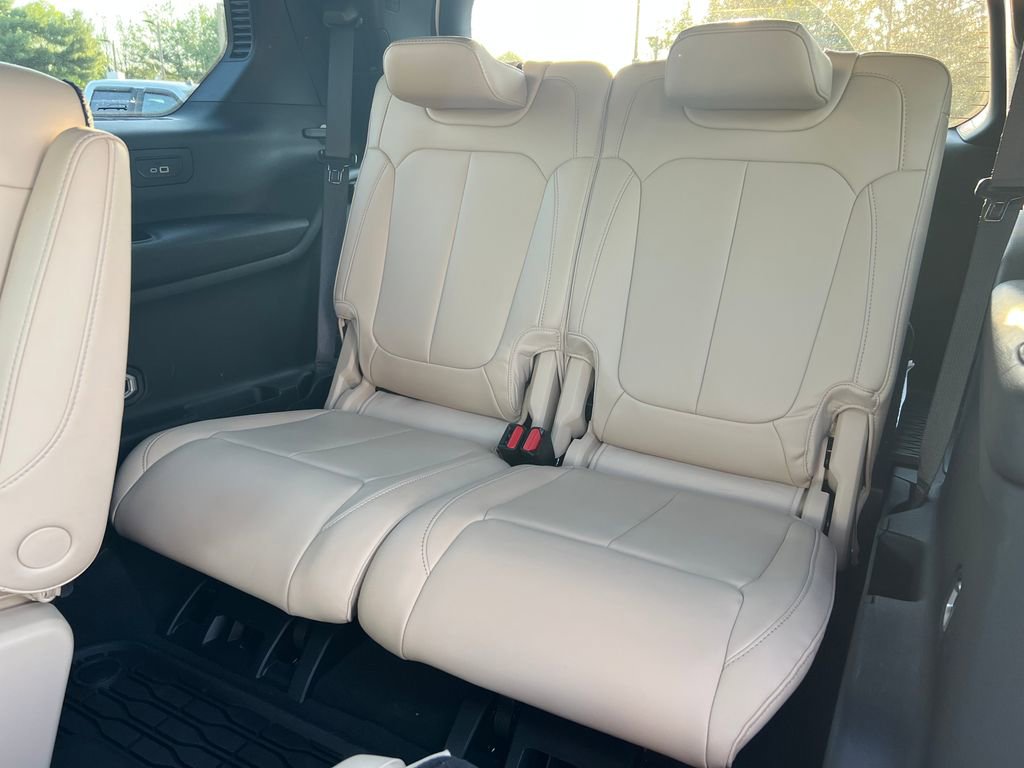 Used 2024 Jeep Grand Cherokee L Limited AWD/4WD image 15
