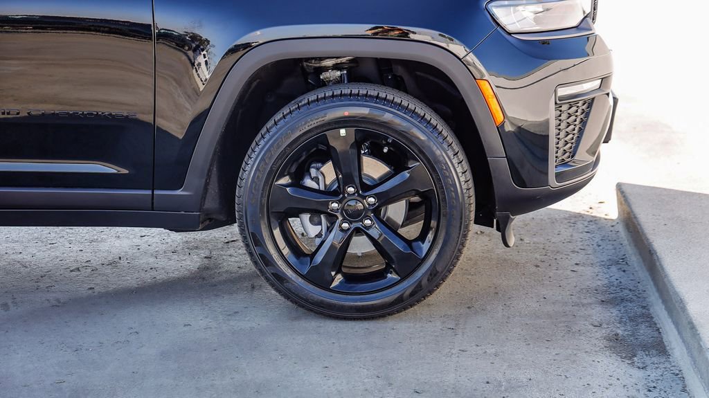 New 2026 Jeep Grand Cherokee Limited w/ Limited Altitude Package RWD image 11
