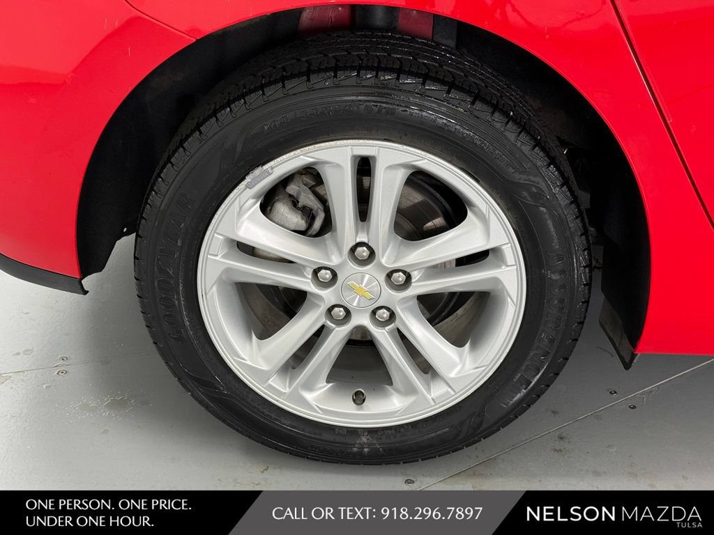 Used 2018 Chevrolet Cruze LT w/ Convenience Package FWD image 11