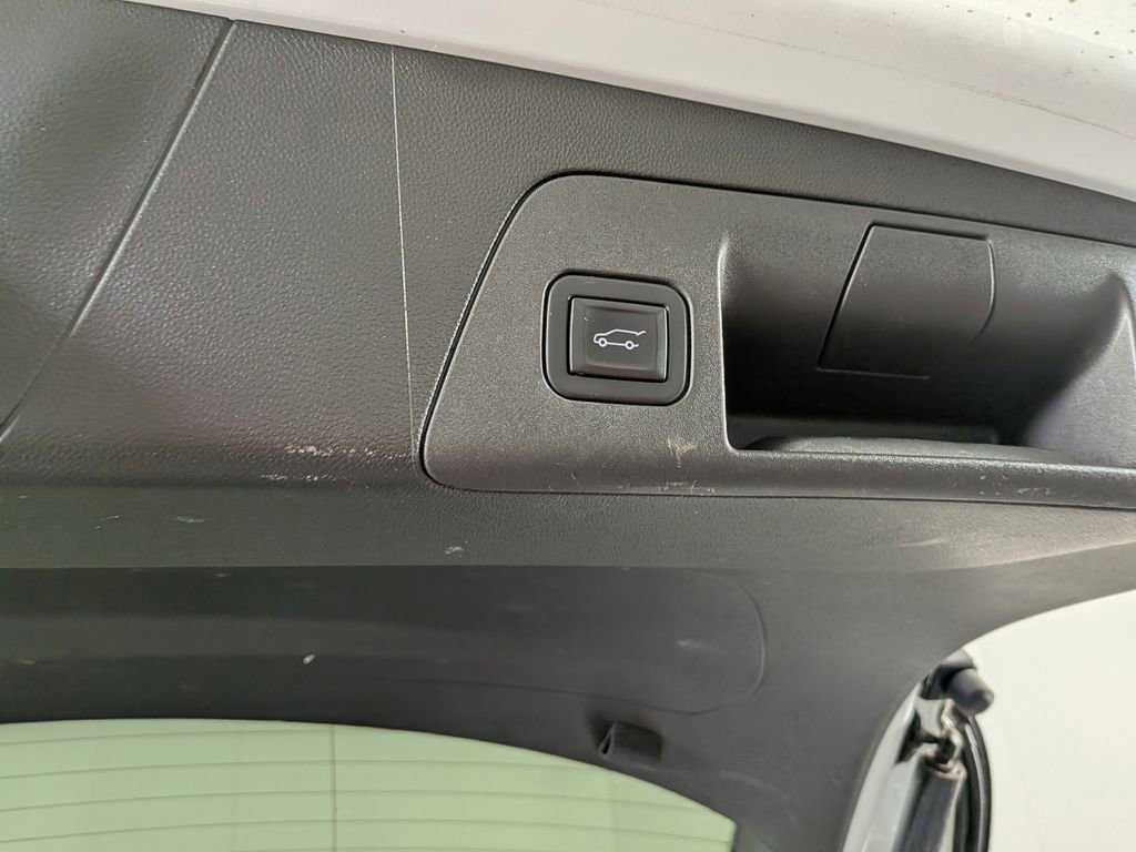 Used 2023 Buick Envision Essence w/ Sport Touring Package image 13