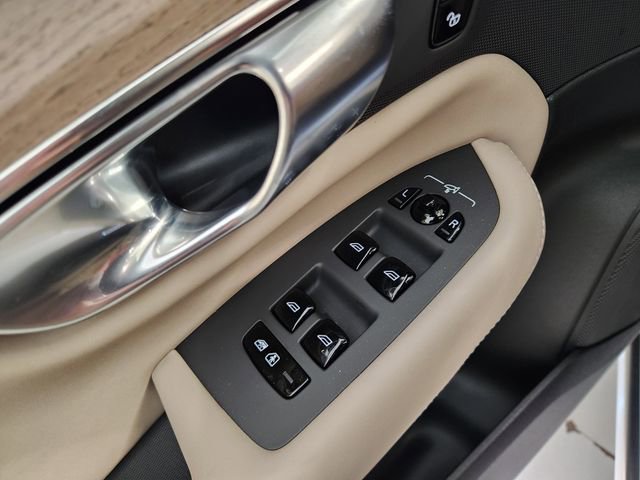 New 2026 Volvo XC90 B6 Plus w/ Protection Package Premier image 23