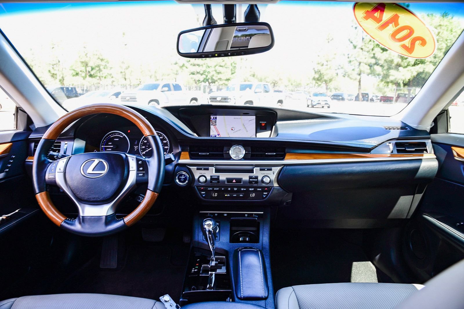 Used 2014 Lexus ES 300h w/ Luxury Package w/Bamboo Trim image 15