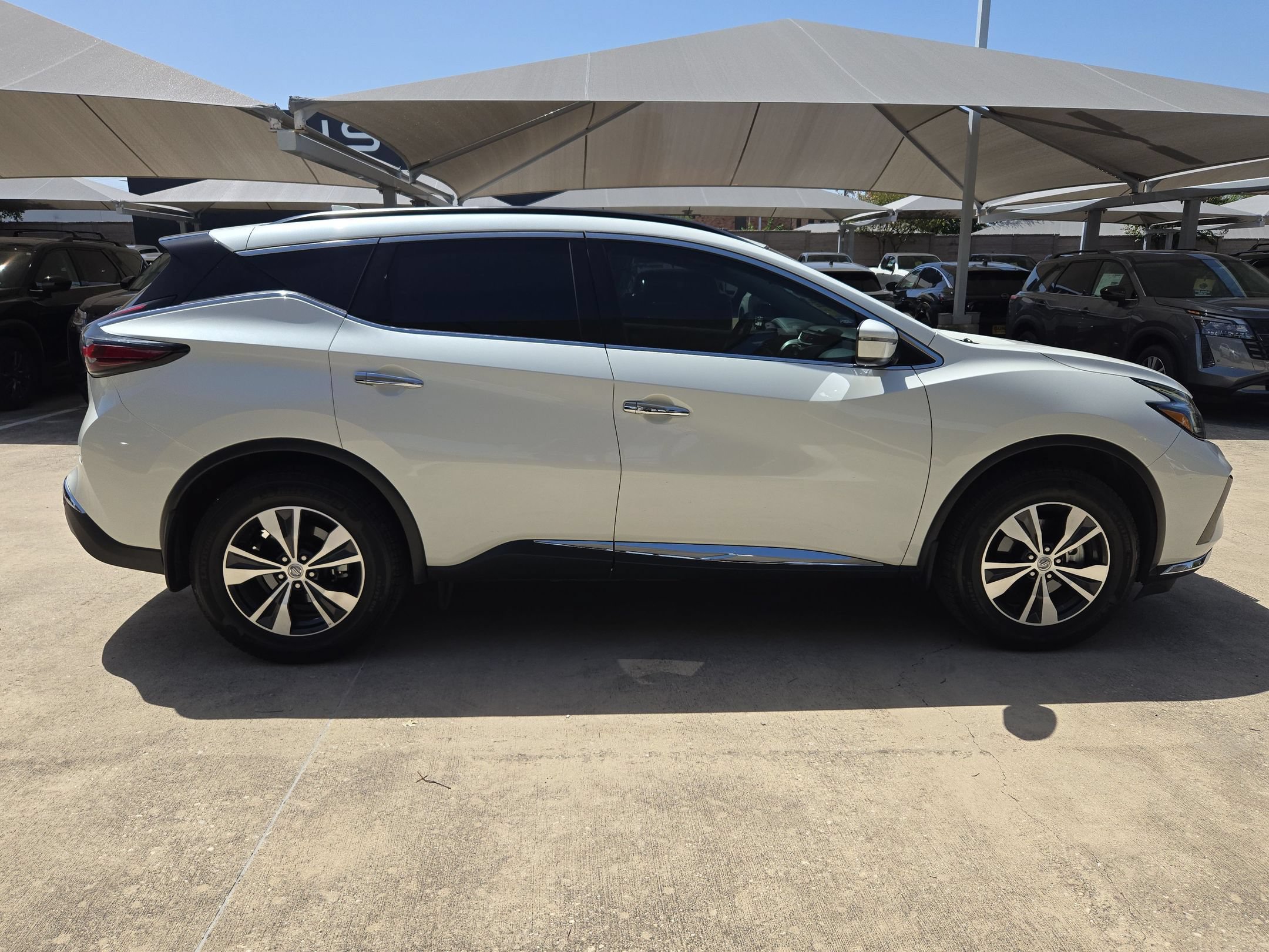 Used 2023 Nissan Murano SV FWD image 2