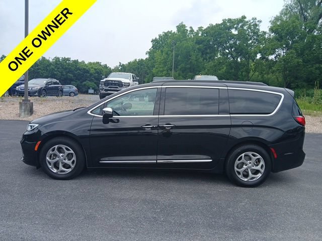Certified 2023 Chrysler Pacifica Limited FWD image 3