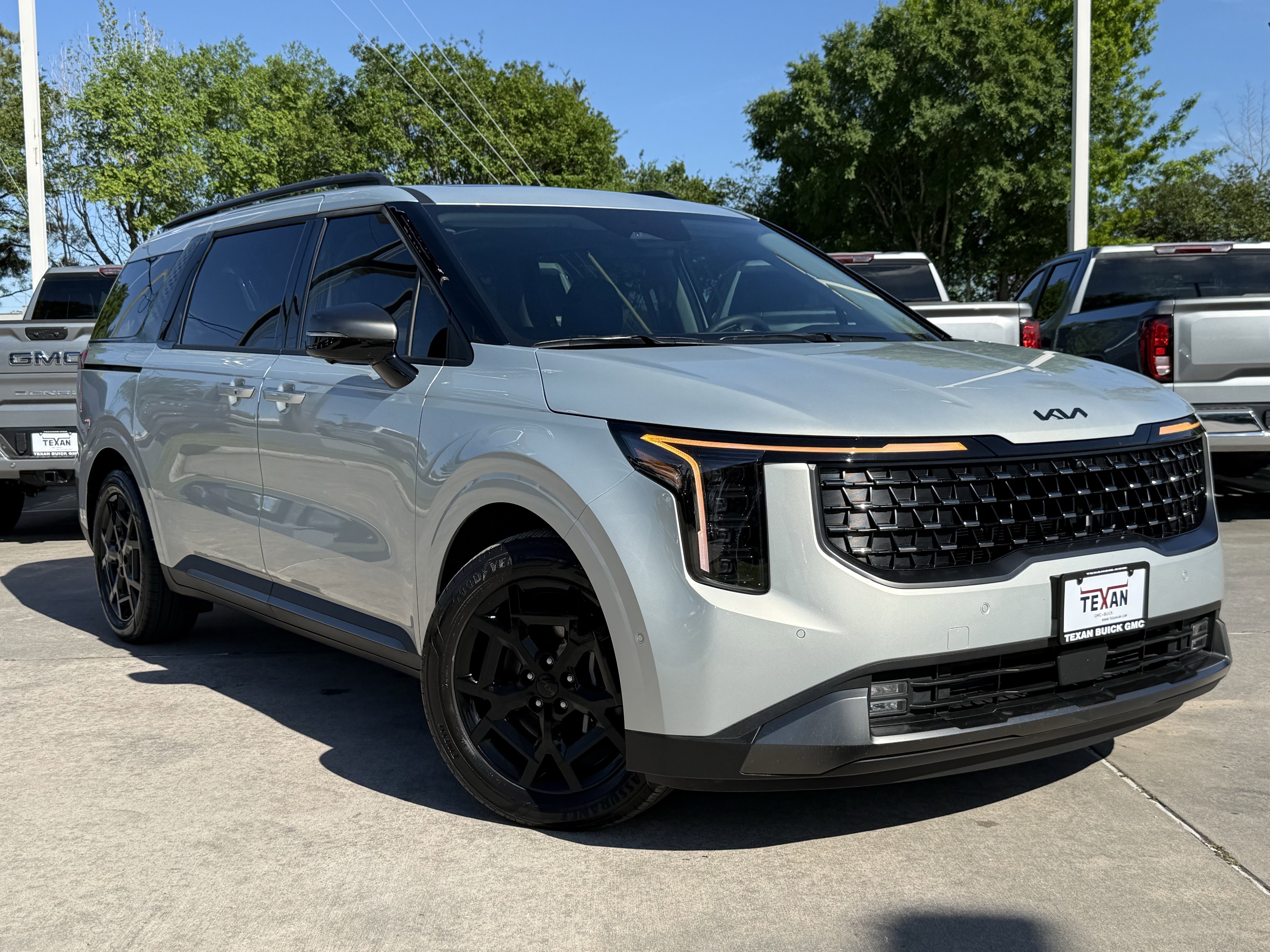 Used 2026 Kia Carnival SX Prestige image 2