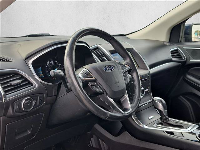 Used 2017 Ford Edge Titanium w/ Technology Package FWD image 10