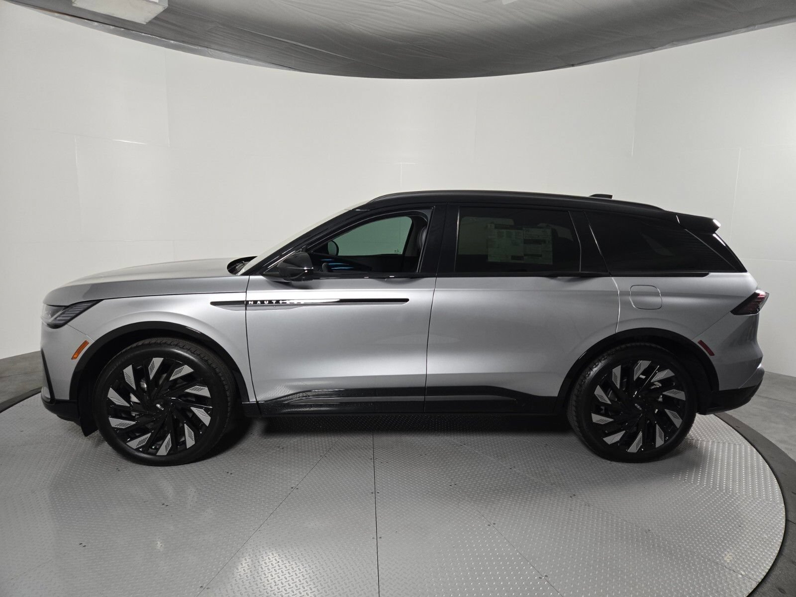 New 2026 Lincoln Nautilus Reserve w/ Jet Appearance Package AWD/4WD image 8