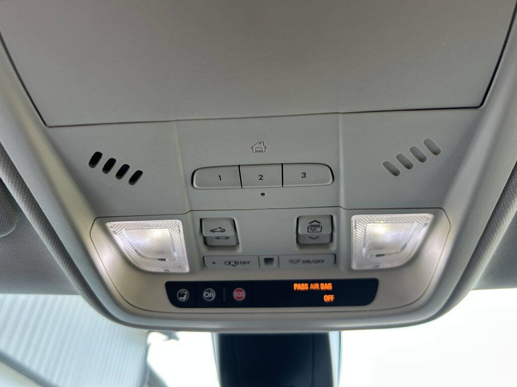 Used 2017 Cadillac XT5 Luxury w/ Driver Awareness Package AWD/4WD image 18