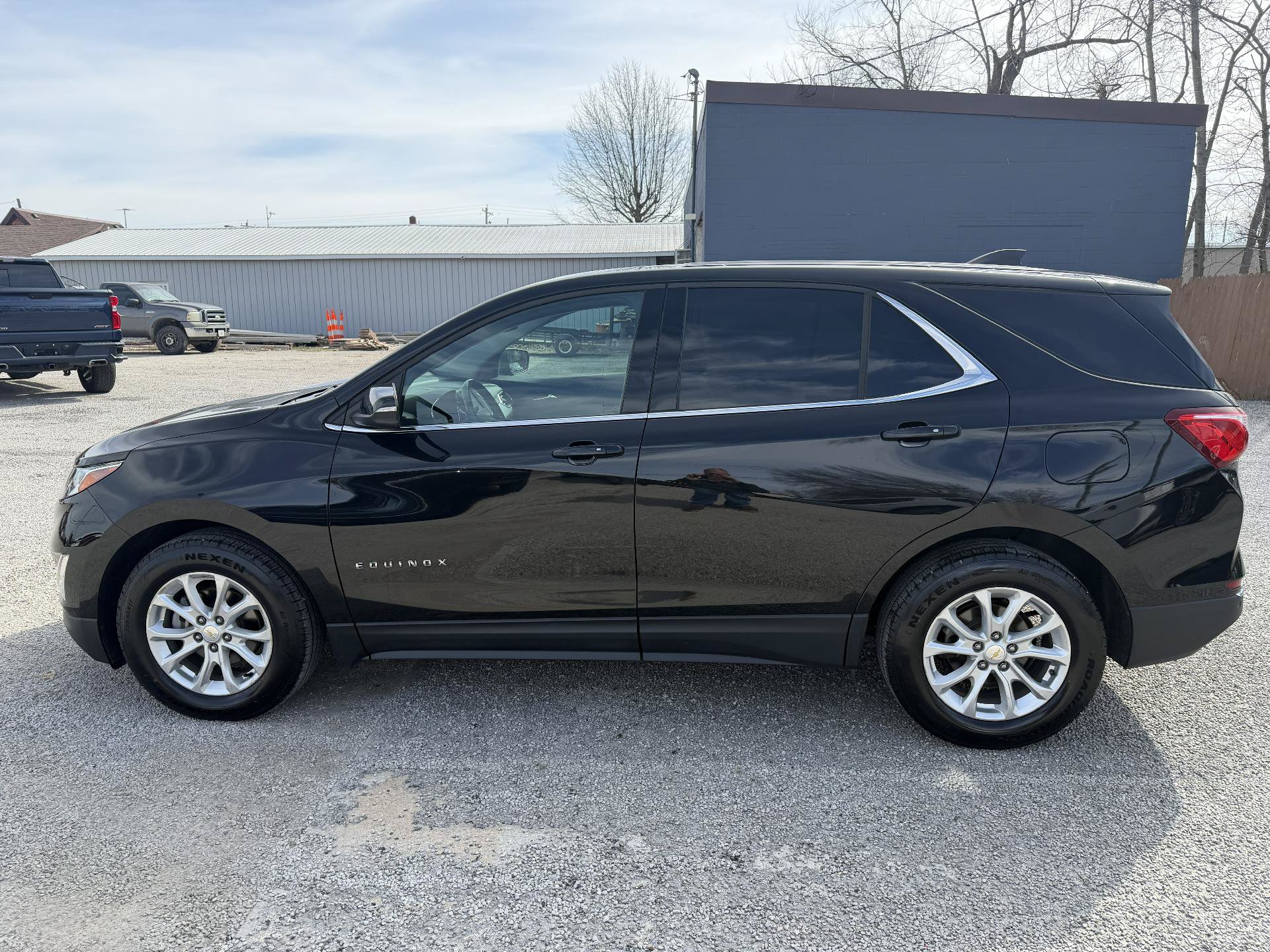 Used 2018 Chevrolet Equinox LT FWD image 2
