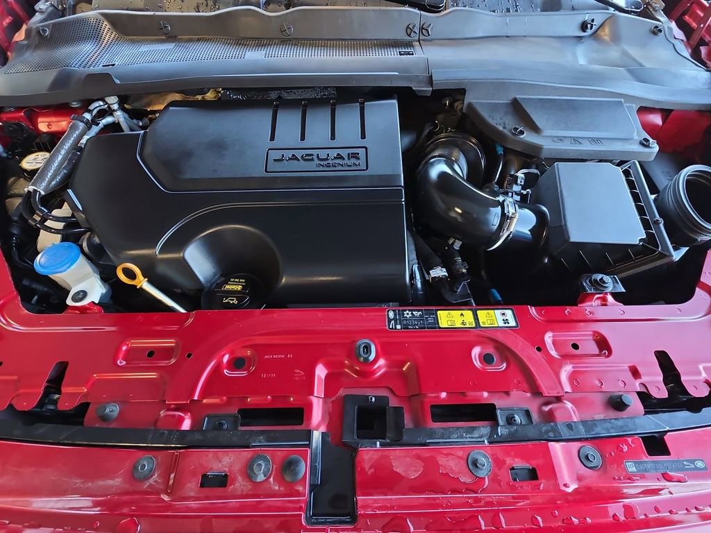 Used 2020 Jaguar E-PACE SE image 31