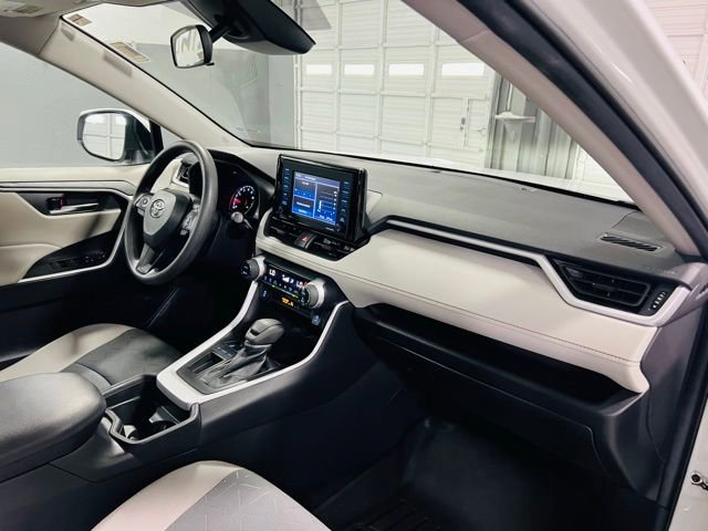 Used 2021 Toyota RAV4 XLE w/ Convenience Package FWD image 32