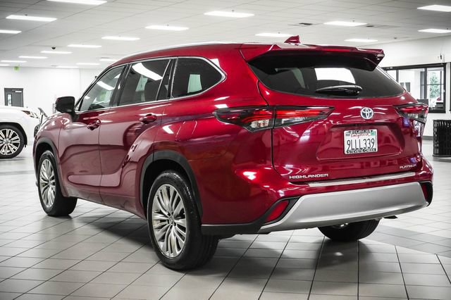 Used 2024 Toyota Highlander Platinum FWD image 8