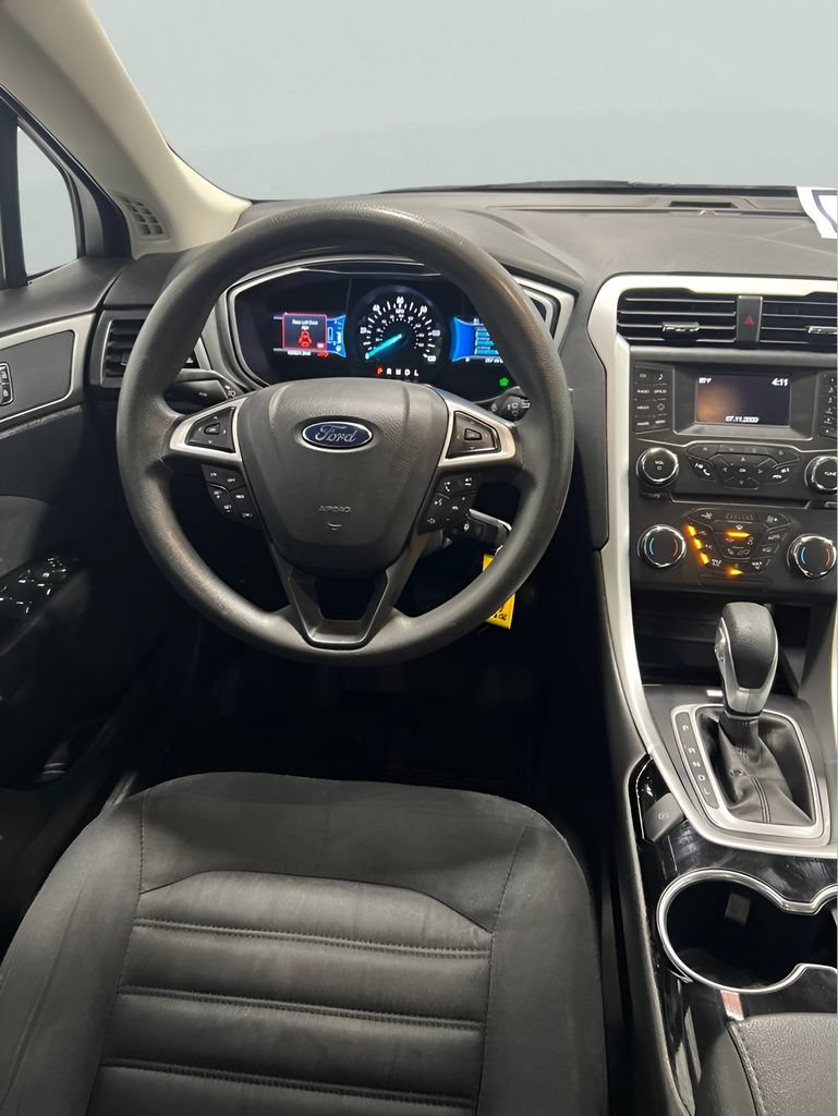 Used 2015 Ford Fusion SE FWD image 12