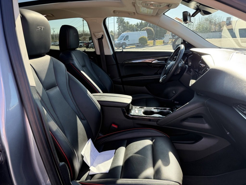 Used 2022 Buick Envision Essence w/ Technology Package II image 32