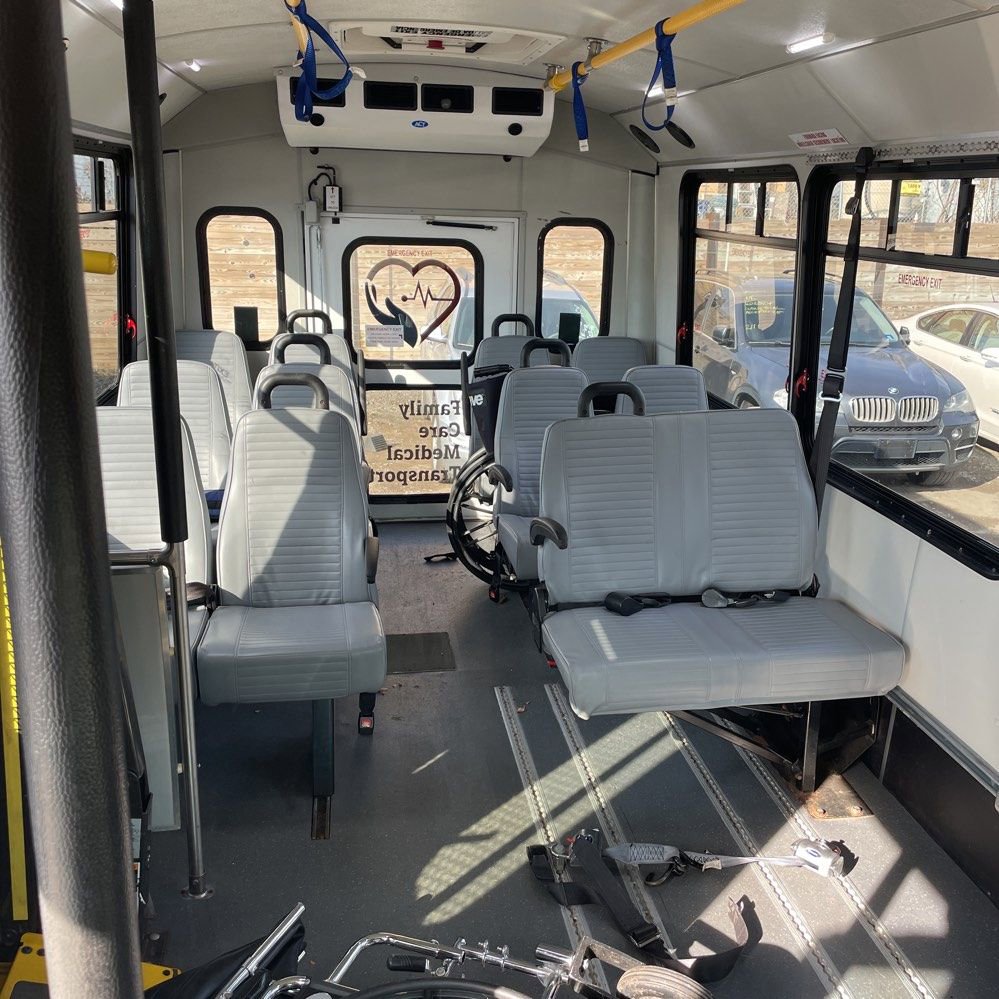 Used 2016 Ford E-450 and Econoline 450 Super Duty RWD image 2