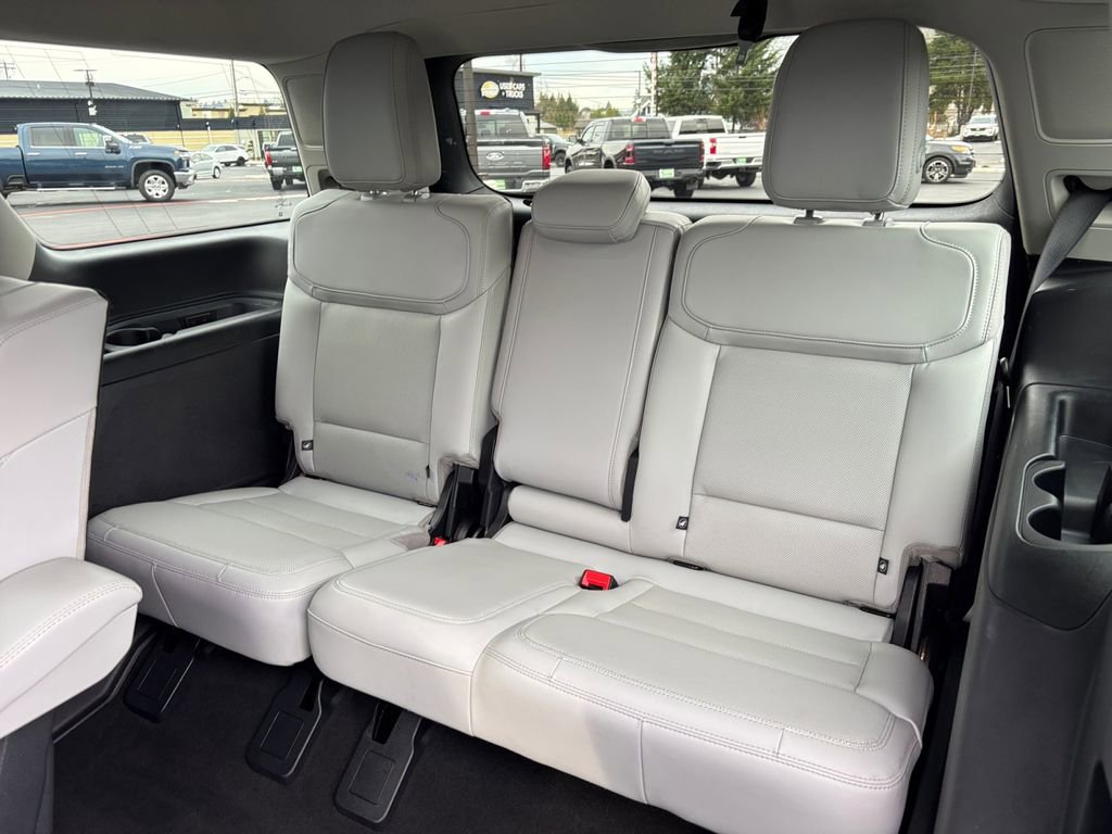 Used 2025 Ford Expedition Platinum image 35