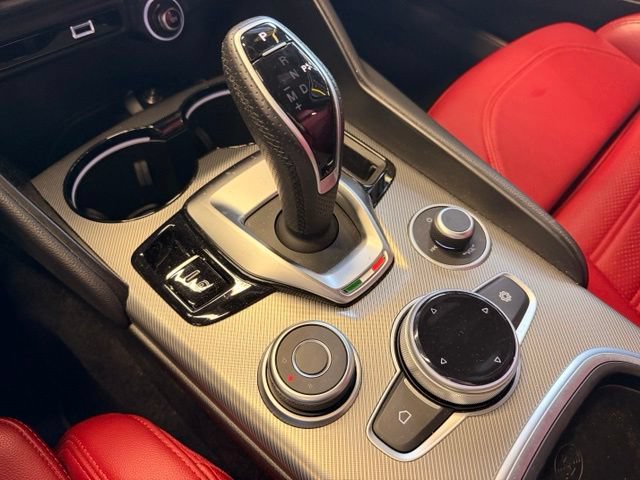 Used 2022 Alfa Romeo Giulia Veloce AWD/4WD image 18