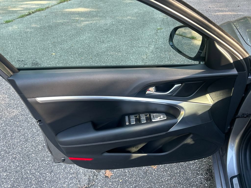 Used 2026 Genesis G70 2.5T RWD image 14