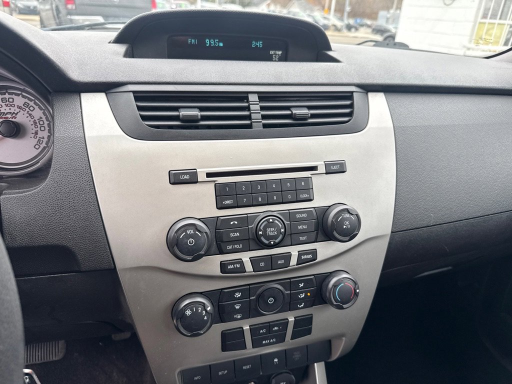 Used 2011 Ford Focus SE image 16